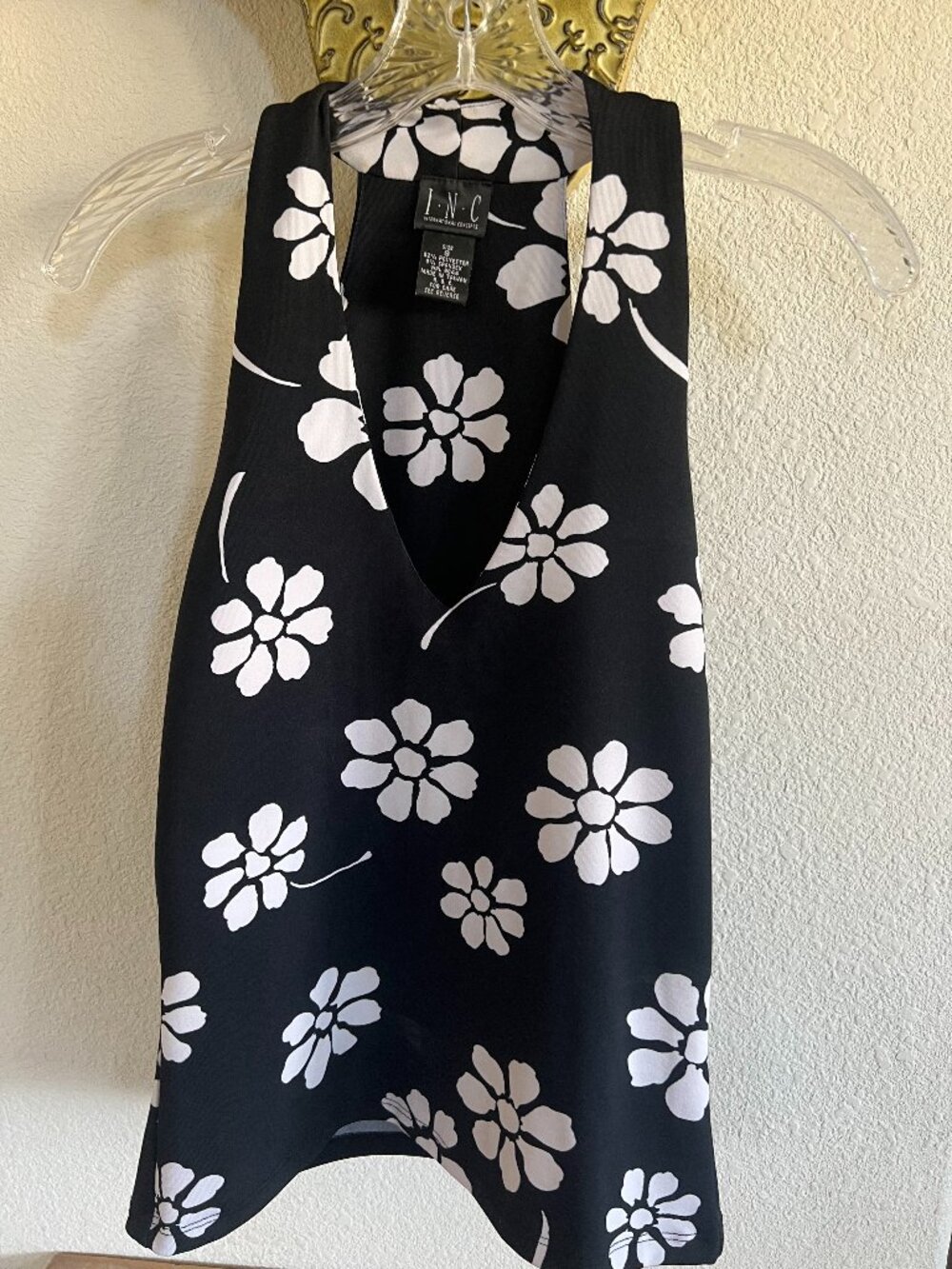 Adorable floral print summer top by Inc. Excellent Condition!